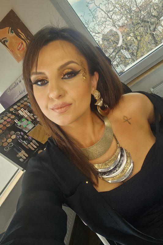 Makeup artist
